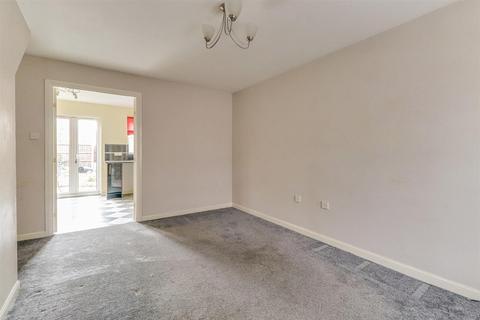 25 Claremont Close, Westcliff-on-sea, SS0 7UA