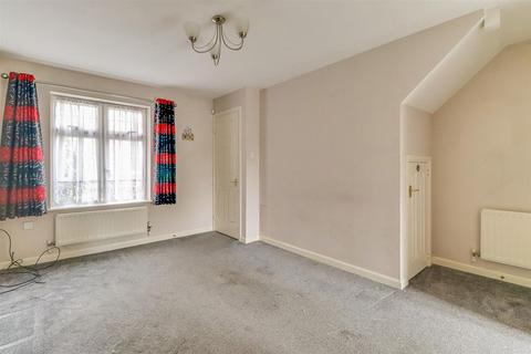 25 Claremont Close, Westcliff-on-sea, SS0 7UA