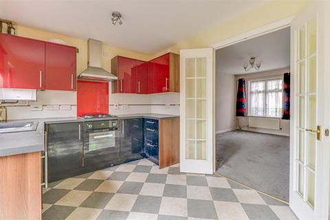 25 Claremont Close, Westcliff-on-sea, SS0 7UA