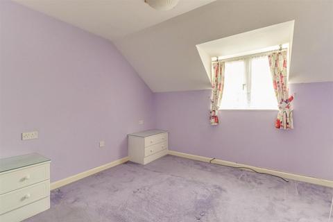 25 Claremont Close, Westcliff-on-sea, SS0 7UA