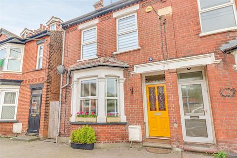 9 Ashingdon Road, Rochford, SS4 1NH