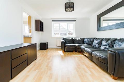 2 bedroom apartment to rent, Milliners Court, Loughton