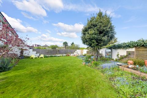 3 Barnfield, Banstead, SM7 3QS