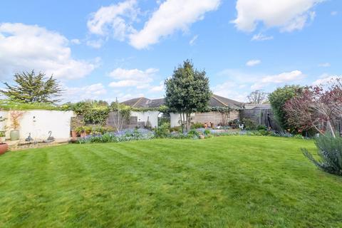 3 Barnfield, Banstead, SM7 3QS