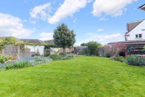 3 Barnfield, Banstead, SM7 3QS