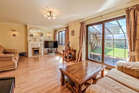 2 Fitzwarren, Shoeburyness, Southend-on-sea, SS3 8BS