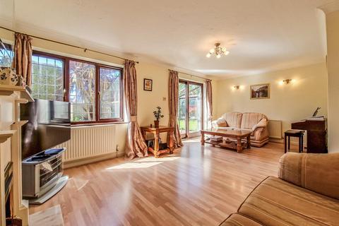2 Fitzwarren, Shoeburyness, Southend-on-sea, SS3 8BS