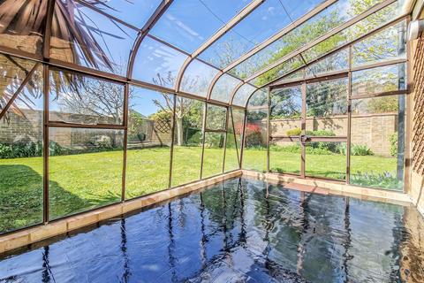 2 Fitzwarren, Shoeburyness, Southend-on-sea, SS3 8BS