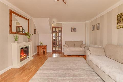 47 Colne Drive, Shoeburyness, Southend-on-sea, SS3 8XP