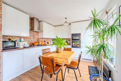 24 Batemans Road, Brighton, BN2 6RD