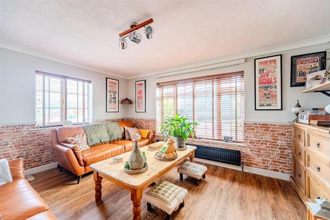 24 Batemans Road, Brighton, BN2 6RD