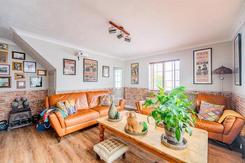 24 Batemans Road, Brighton, BN2 6RD