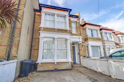 15 Avenue Road, Westcliff-on-sea, SS0 7PN