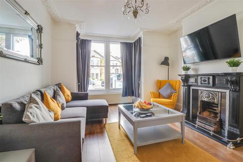 15 Avenue Road, Westcliff-on-sea, SS0 7PN