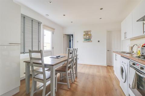 15 Avenue Road, Westcliff-on-sea, SS0 7PN