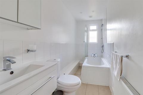 15 Avenue Road, Westcliff-on-sea, SS0 7PN