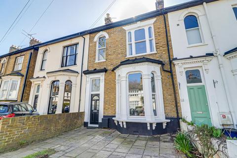 62 Cambridge Road, Southend-on-sea, SS1 1ES