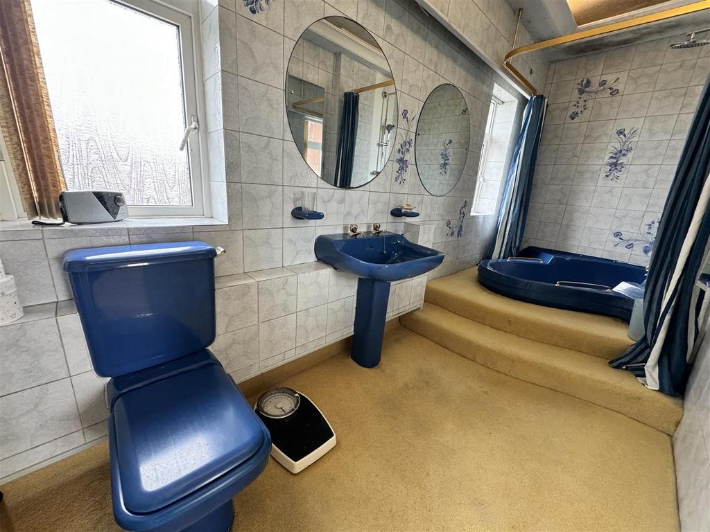 En suite bathroom/wc
