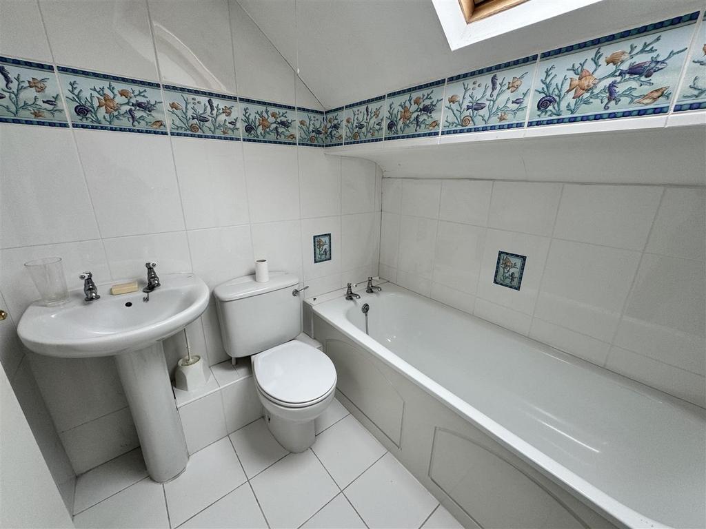 En suite bathroom/wc