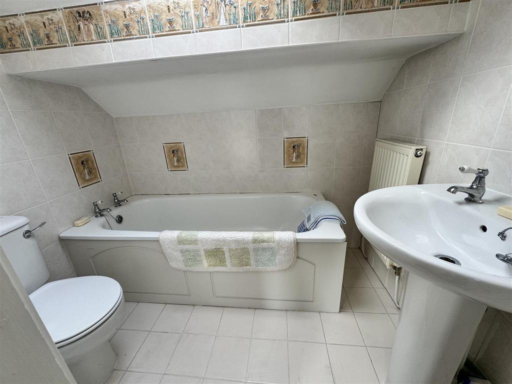 En suite bathroom/wc