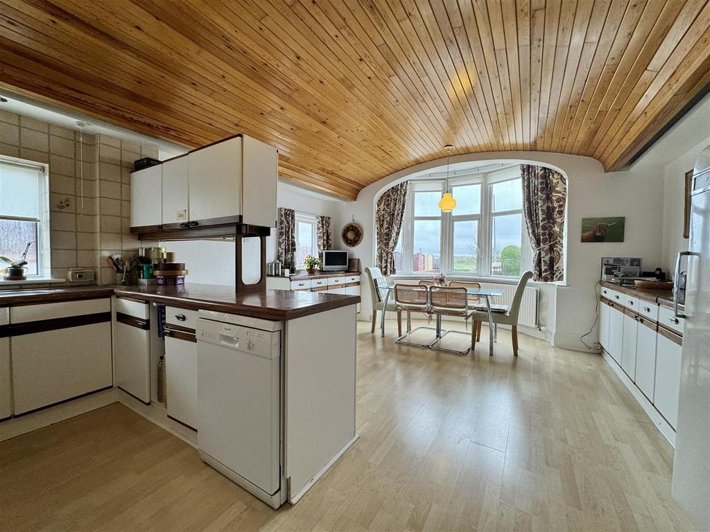 Dining kitchen