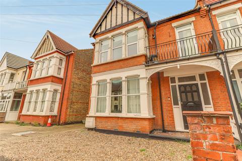 Flat 3, 34 Elderton Road, Westcliff-on-sea, SS0 8AQ