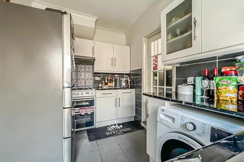 2 bedroom flat for sale, Cranley Road, Westcliff-on-Sea SS0