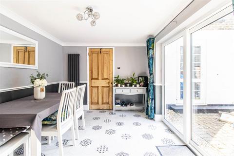 10 Hinguar Street, Shoeburyness, Southend-on-sea, SS3 9AN