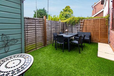 33 Castleton Road, Southend-on-sea, SS2 4UD