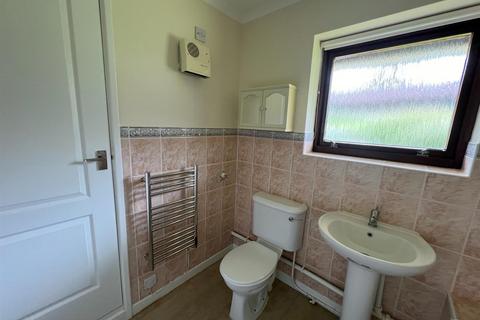 1 bedroom bungalow to rent, High Street, Old Whittington