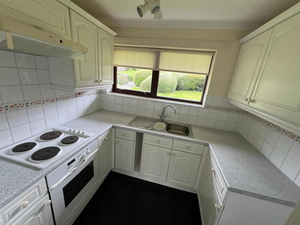 Kitchen 1.jpeg