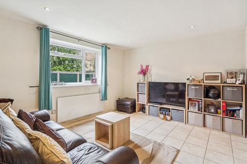 2 bedroom flat for sale, Cobblers Close, Farnham Royal SL2