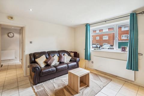 2 bedroom flat for sale, Cobblers Close, Farnham Royal SL2