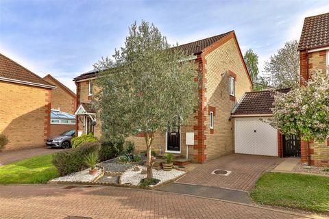 3 bedroom semi-detached house for sale, Dunn Close, Hadleigh, Ipswich