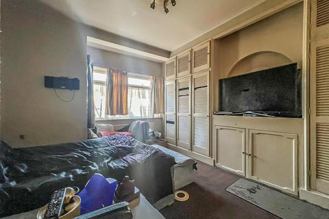 2 bedroom semi-detached house for sale, Colchester Road, Southend-on-Sea SS2