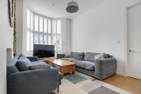 4 bedroom house to rent, Crownhill Road, London