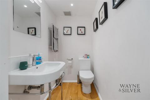 3 bedroom townhouse to rent, North End Way, Hampstead, London