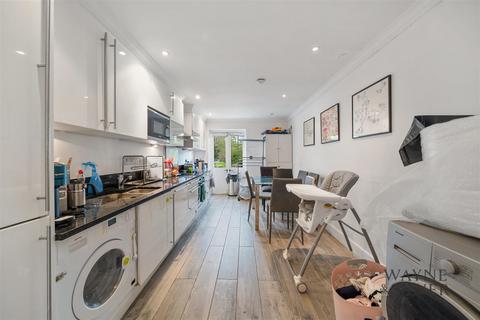 3 bedroom townhouse to rent, North End Way, Hampstead, London
