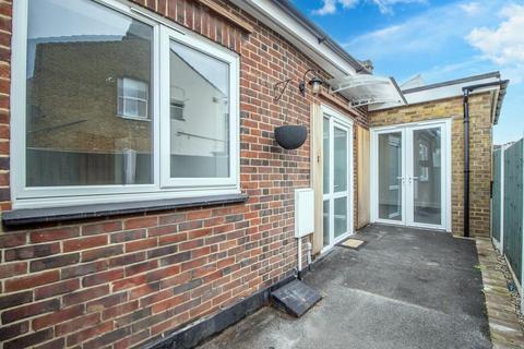2 bedroom semi-detached bungalow for sale, North Avenue, Southend-on-Sea SS2