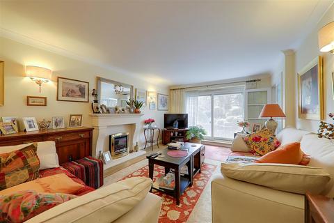 2 bedroom flat for sale, Belmer Court, Grand Avenue, Worthing BN11