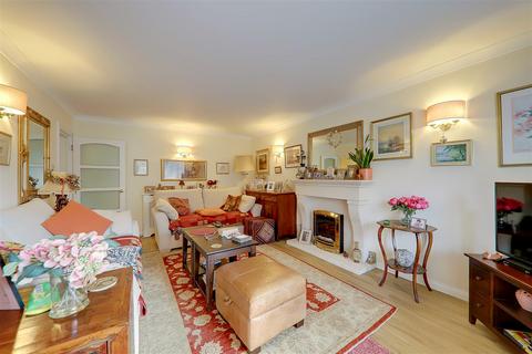 2 bedroom flat for sale, Grand Avenue, Worthing BN11