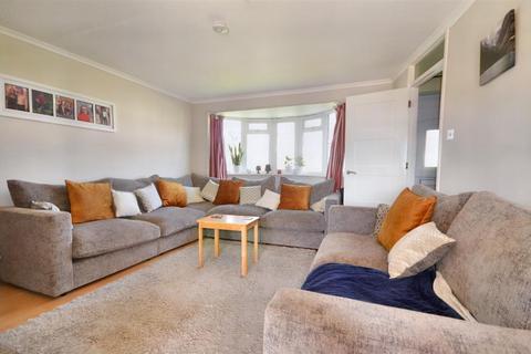 3 bedroom end of terrace house for sale, Maple Way, Gillingham