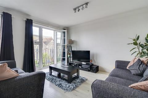 2 bedroom flat for sale, Kings Road, Westcliff-On-Sea SS0