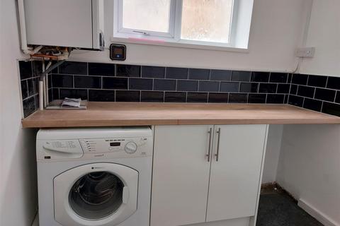 2 bedroom flat to rent, Prospect Place, Llanelli