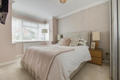 3 bedroom chalet for sale, Mornington Crescent, Benfleet SS7