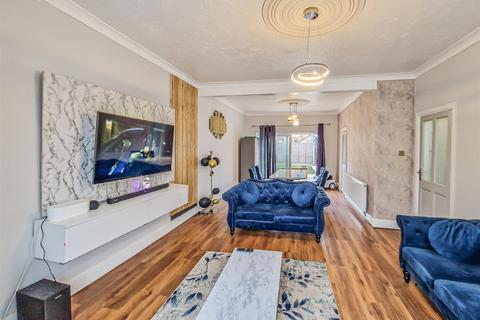 3 bedroom semi-detached house for sale, Hamstel Road, Southend-on-Sea SS2