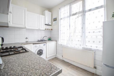 2 bedroom maisonette for sale, London Road, Westcliff-on-Sea SS0