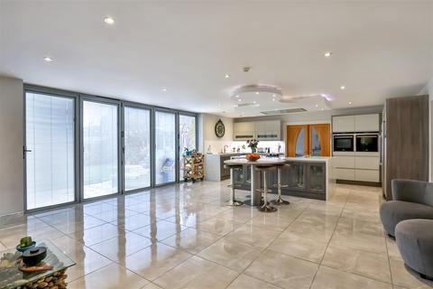 4 bedroom detached house for sale, Canford Cliffs Avenue, Poole