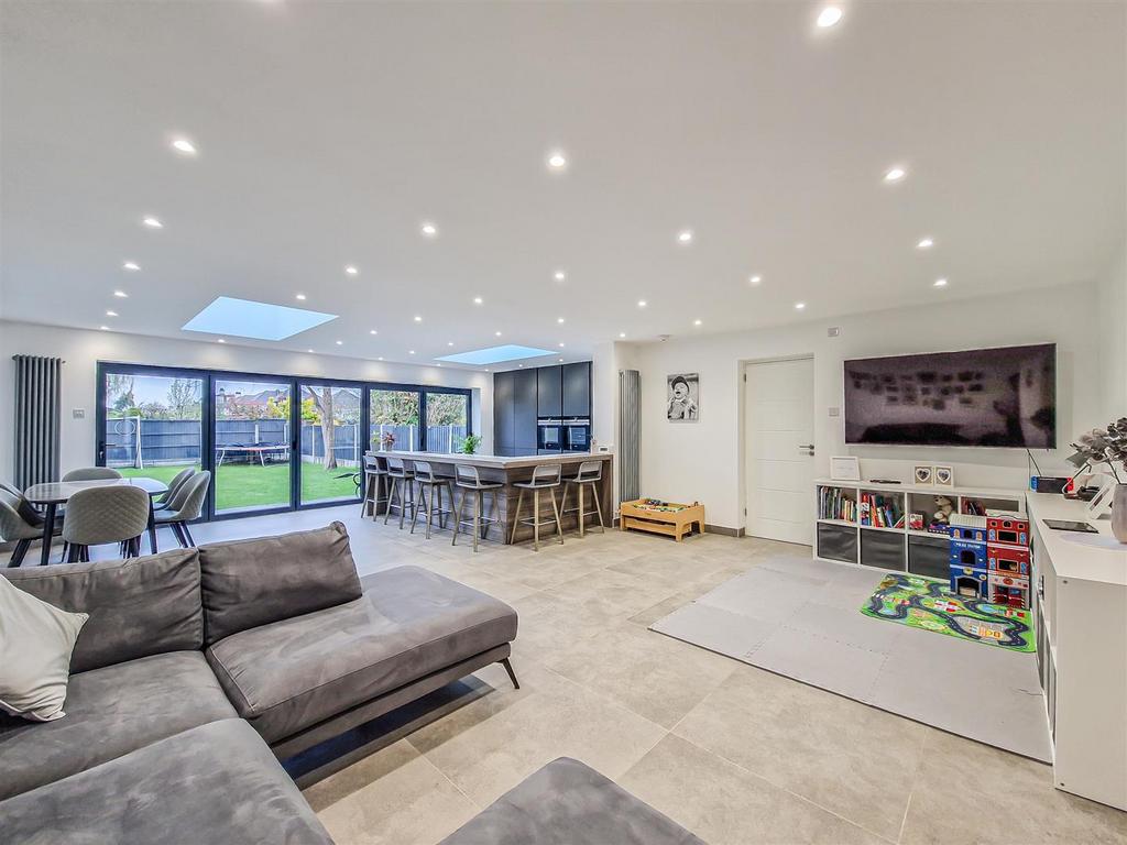 Stunning Open Plan Space