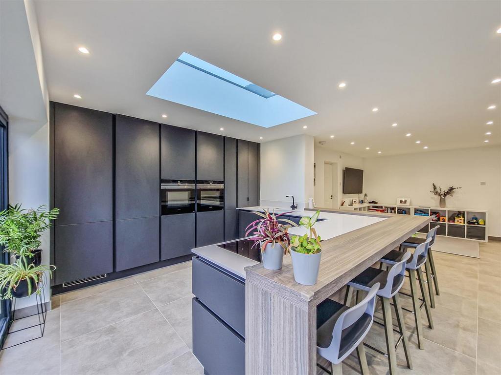 Kitchen-Breakfast Area